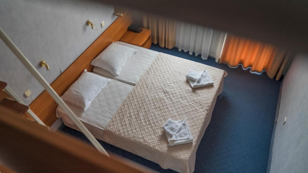 Park Hotel Persey Varna Esterno foto
