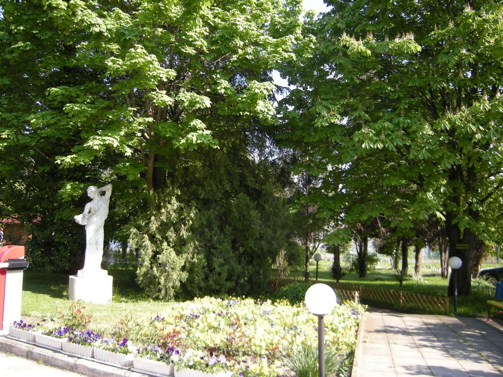 Park Hotel Persey Varna Esterno foto